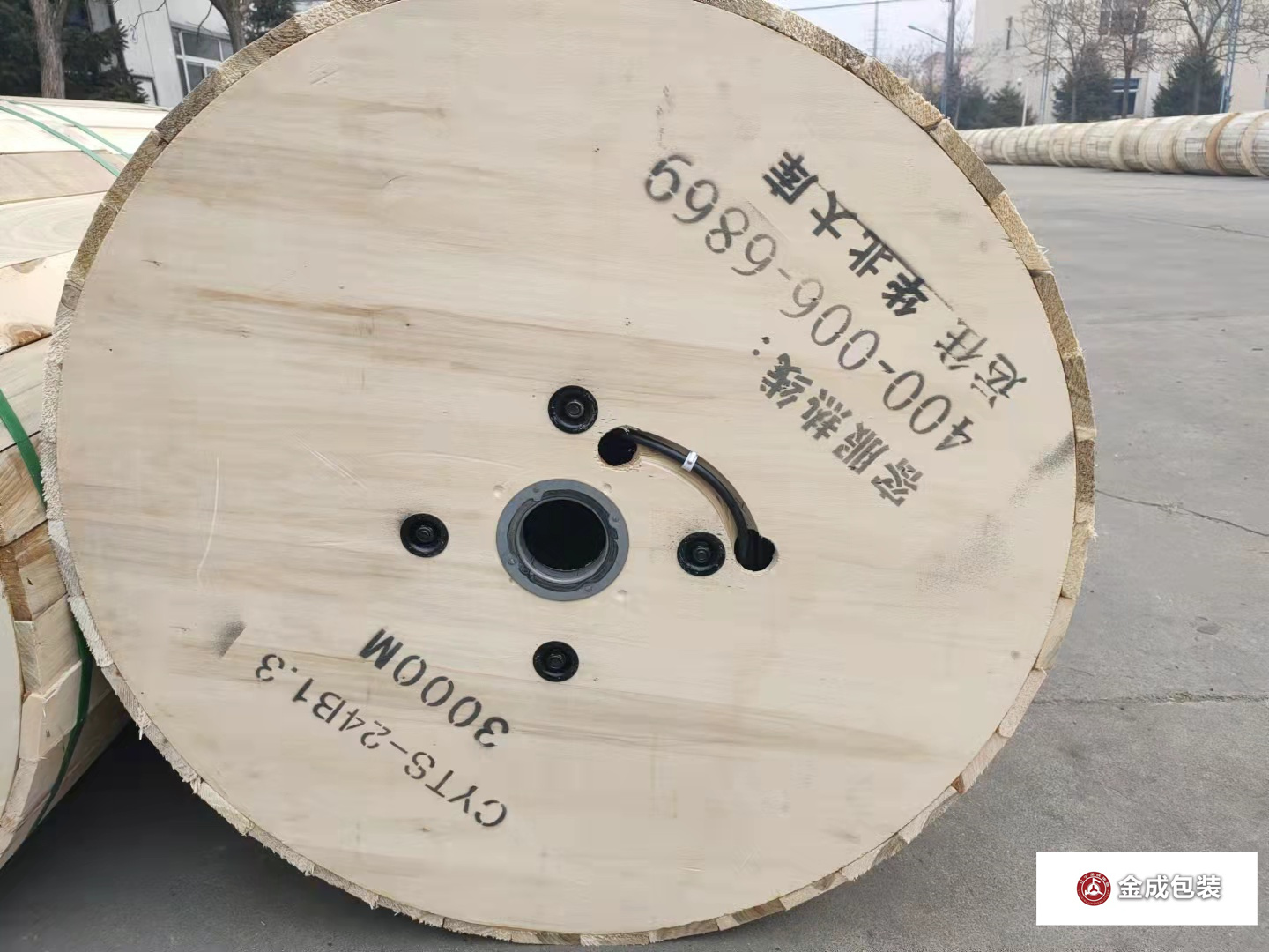 膠合(he)闆光纜(lǎn)盤6